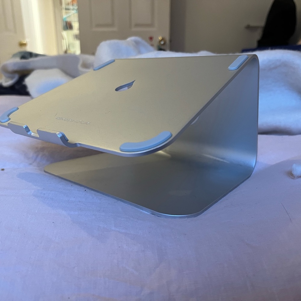 Rain computer stand